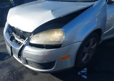 2008 Volkswagen Jetta Se/Sel z USA, uszkodzony, nr VIN 3VWRZ71K48M033580